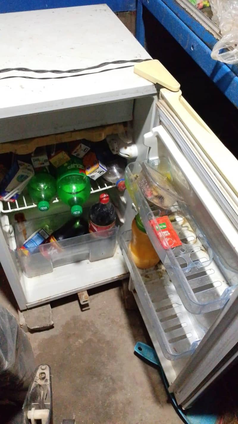 mini fridge 2