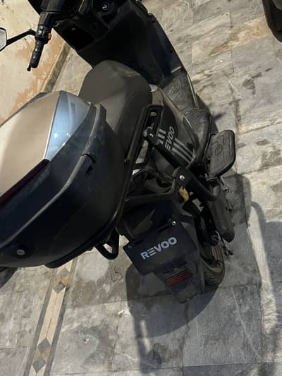 Revoo scooty Model A12
