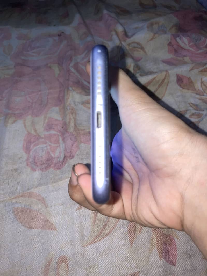 Apple iPhone 11 0