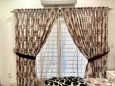 Curtain with lining and back organza