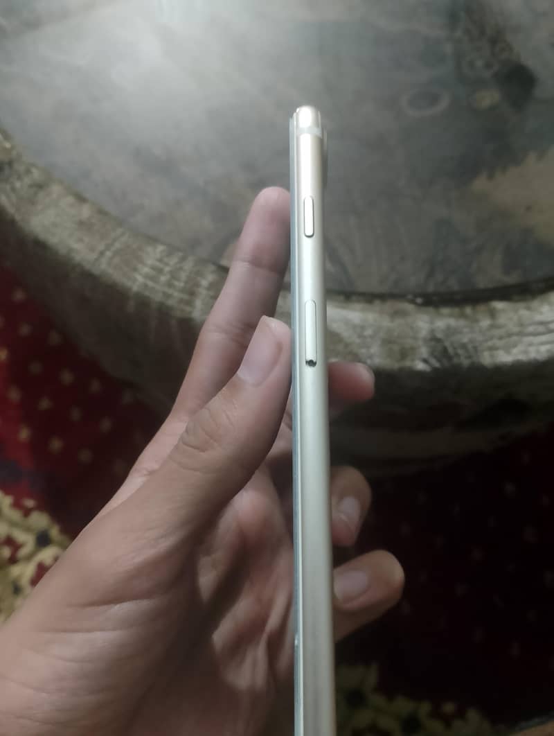 Apple iPhone 7+ 4