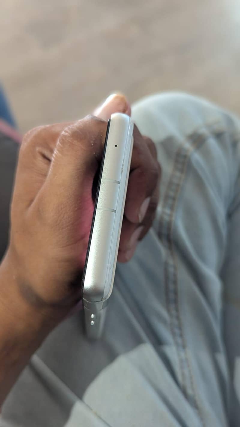 Google Pixel 7a 4