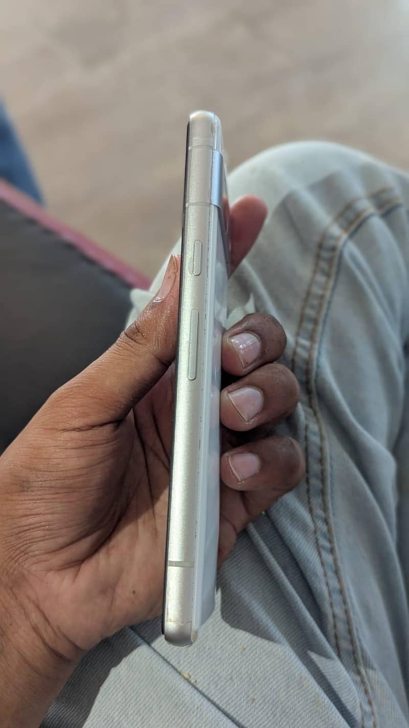 Google Pixel 7a 5