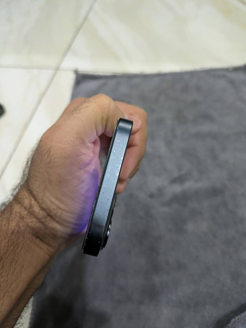 Apple iPhone 13 2