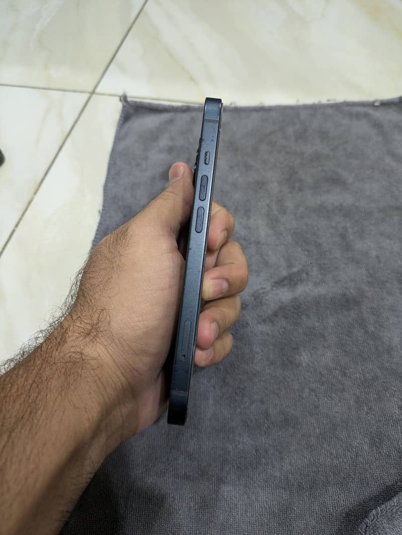 Apple iPhone 13 5