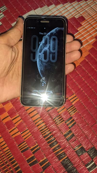 Apple iPhone SE