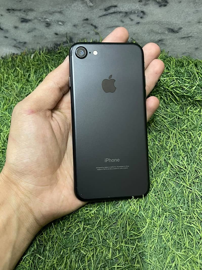Apple iPhone 7 3