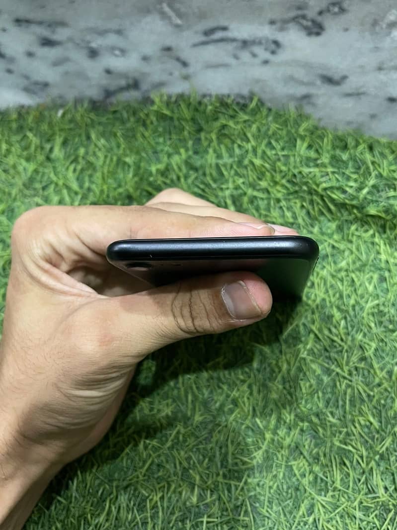 Apple iPhone 7 4