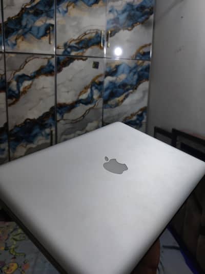 Macbook Pro A1278 lush condition