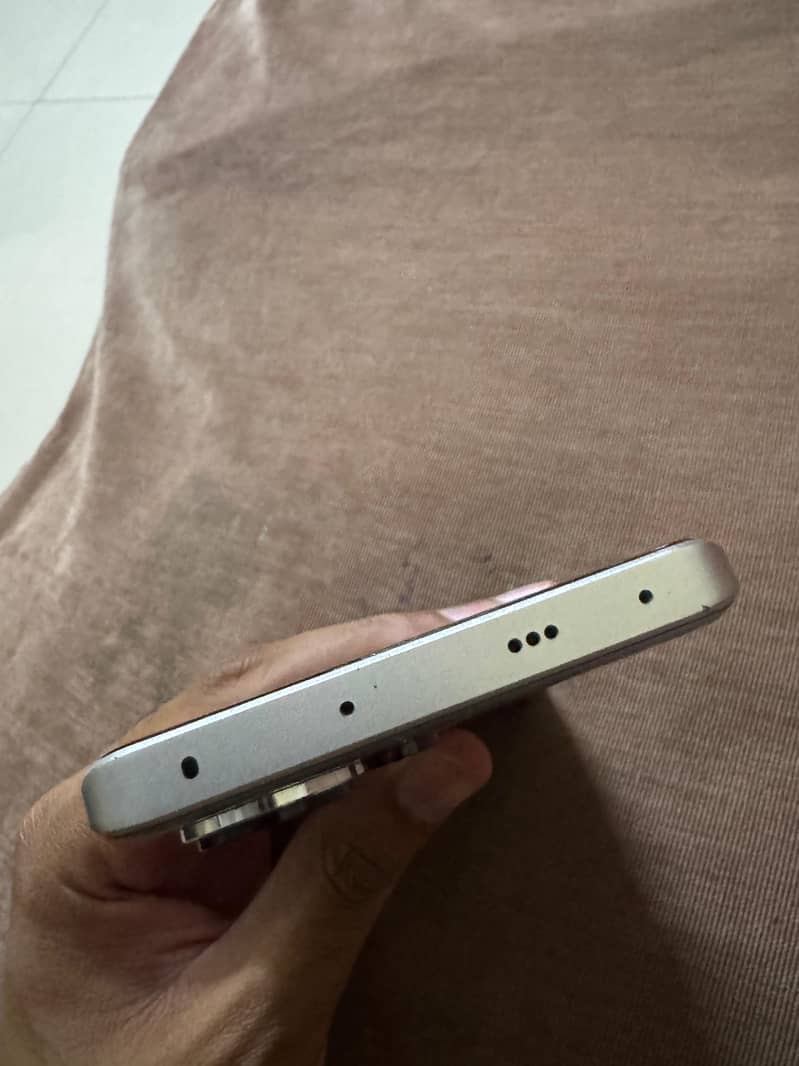 Xiaomi Redmi Note 13 Pro Plus 4