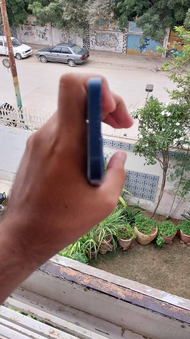 iPhone 12 mini 6