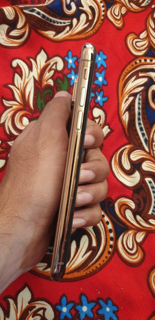 Apple iPhone XS 3