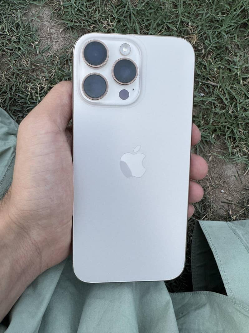 Apple iPhone 16 Pro Max 0