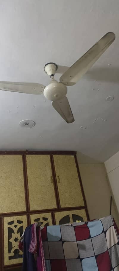 two Ceiling fan's 1 breakit fan