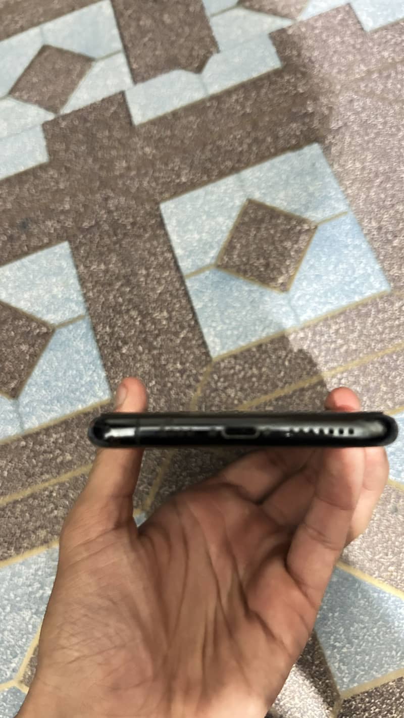 Apple iPhone 11 Pro Max 2
