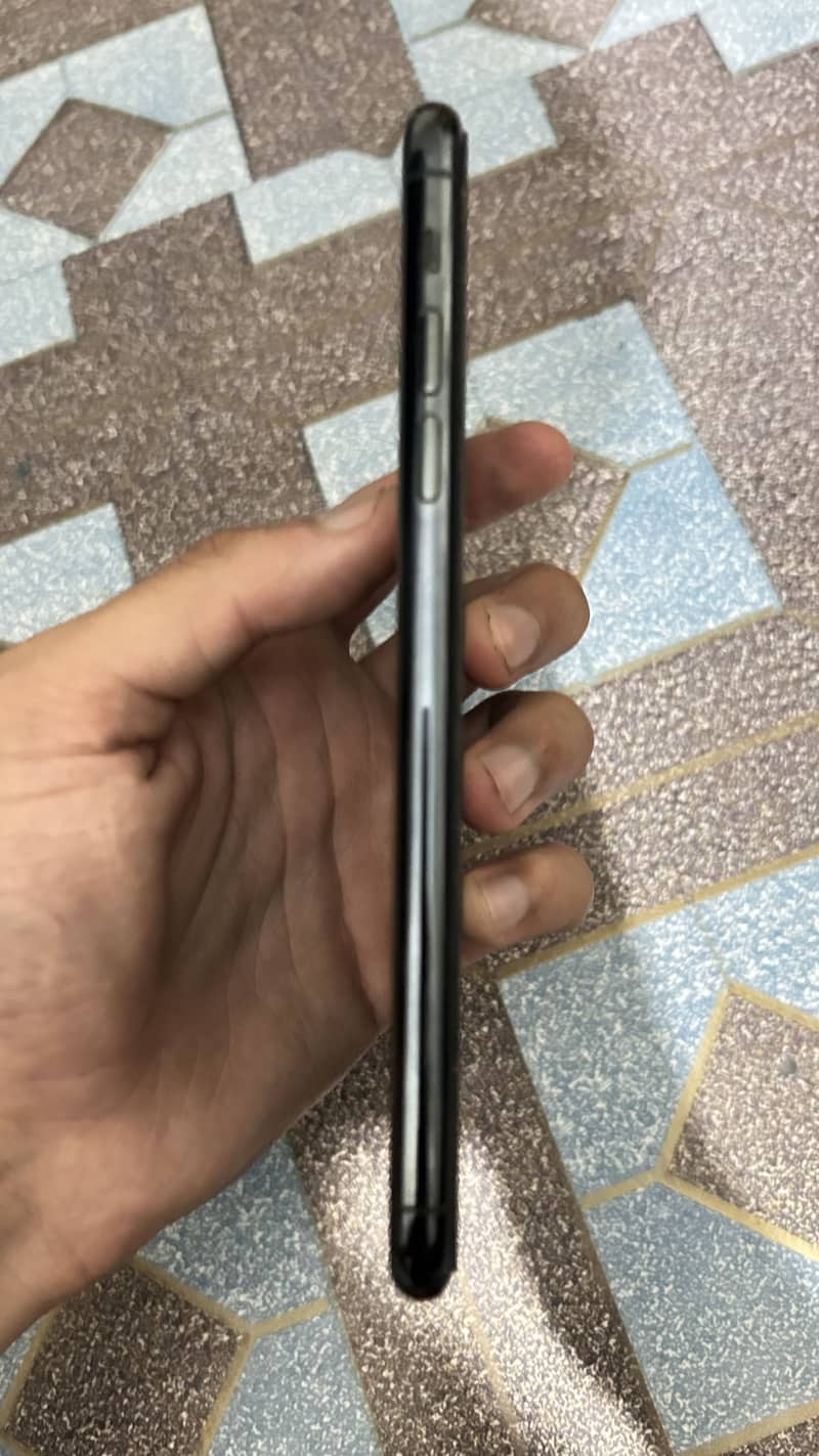 Apple iPhone 11 Pro Max 4