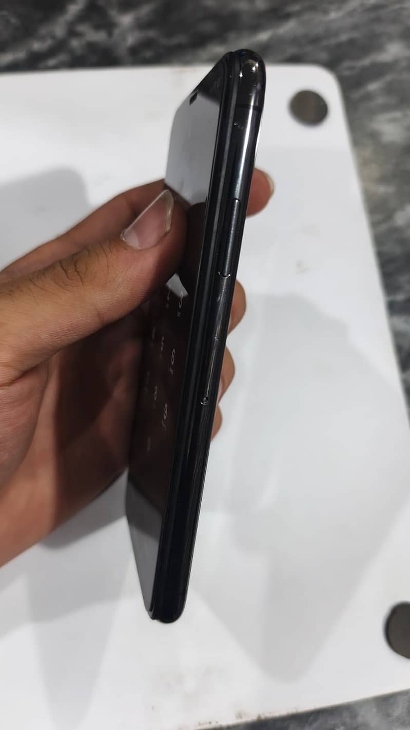 iPhone X 4