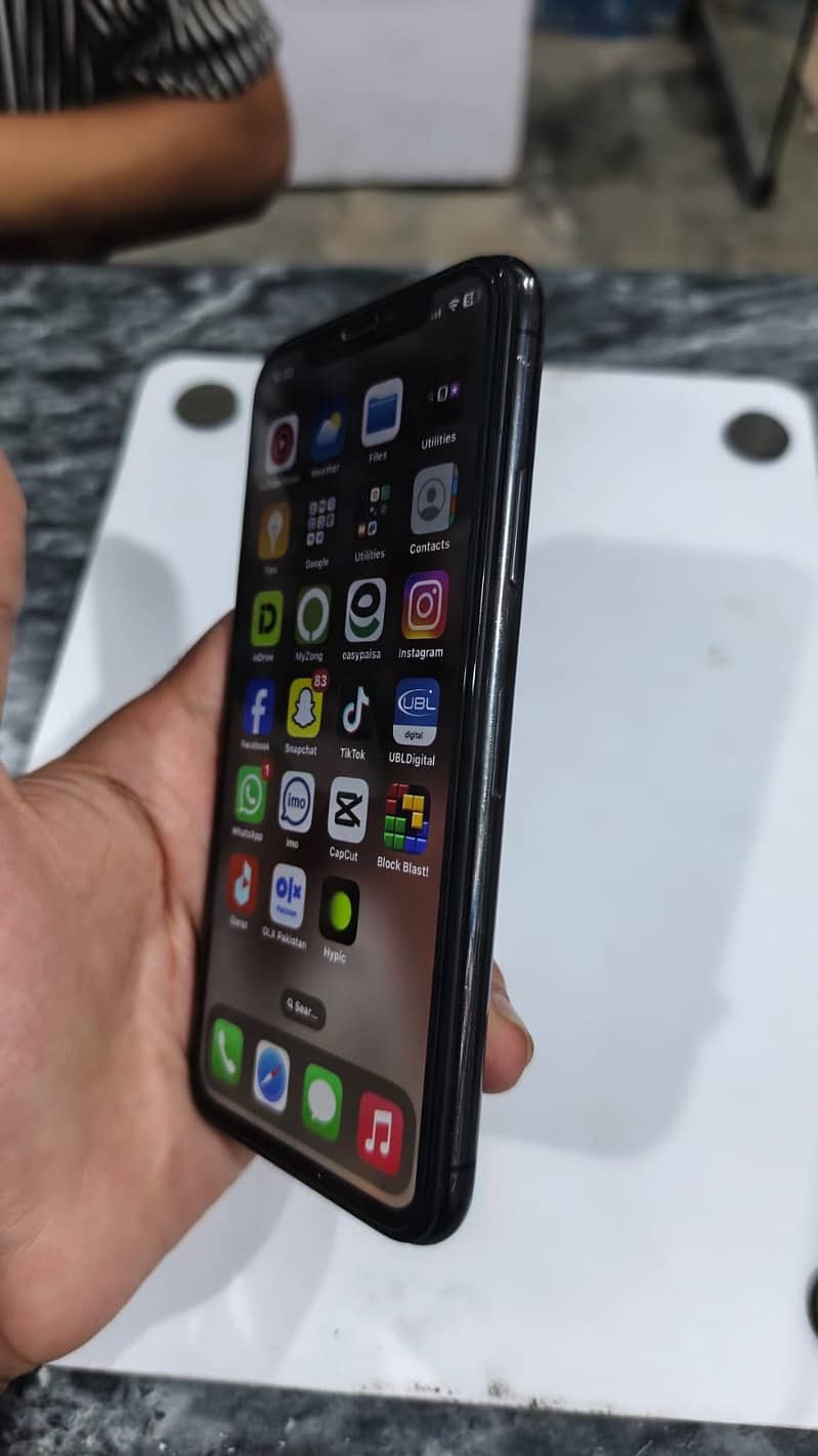 iPhone X 6