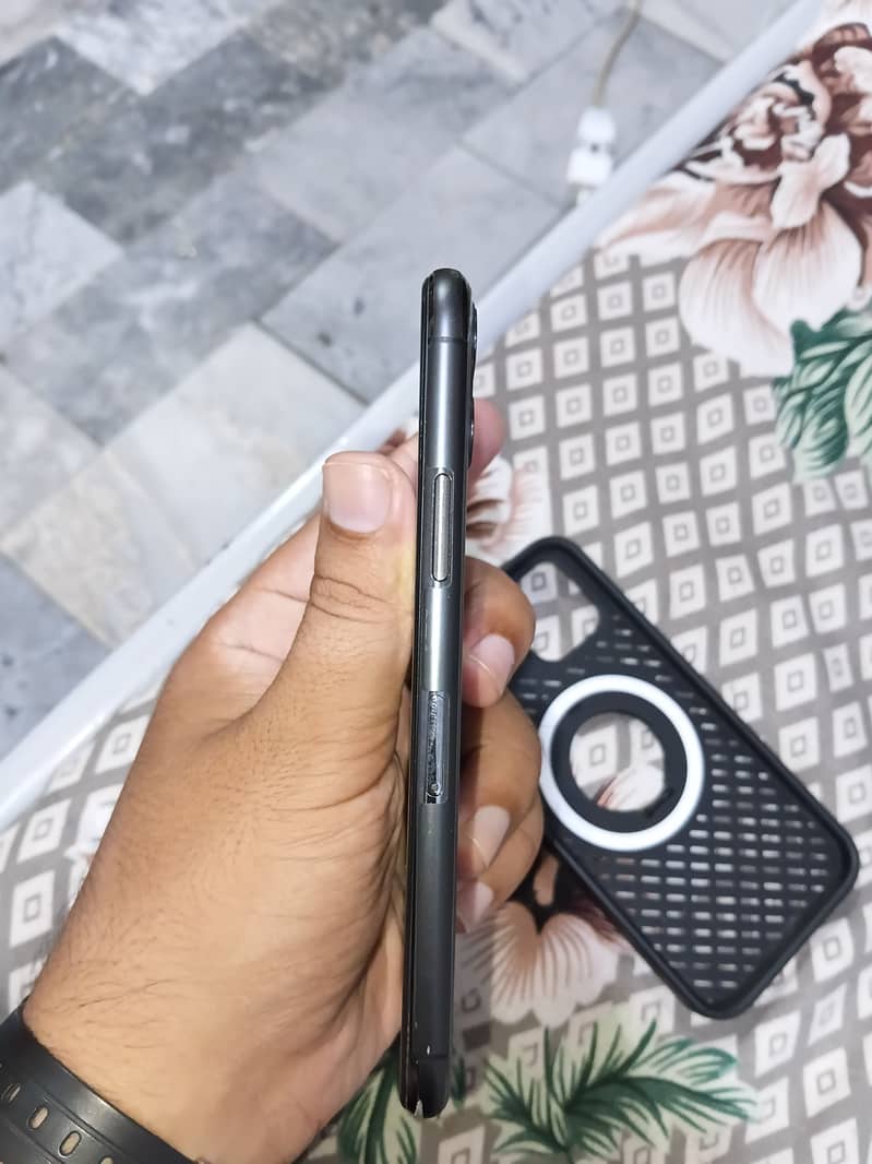 iPhone 11 Pro 4