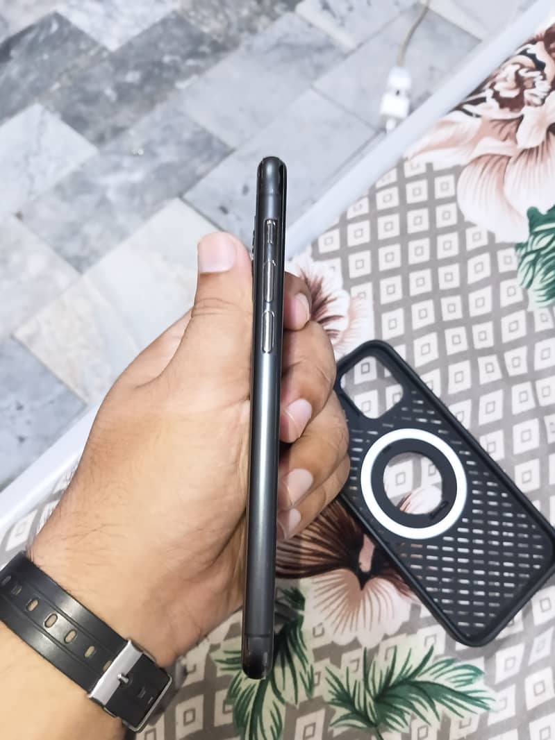 iPhone 11 Pro 5
