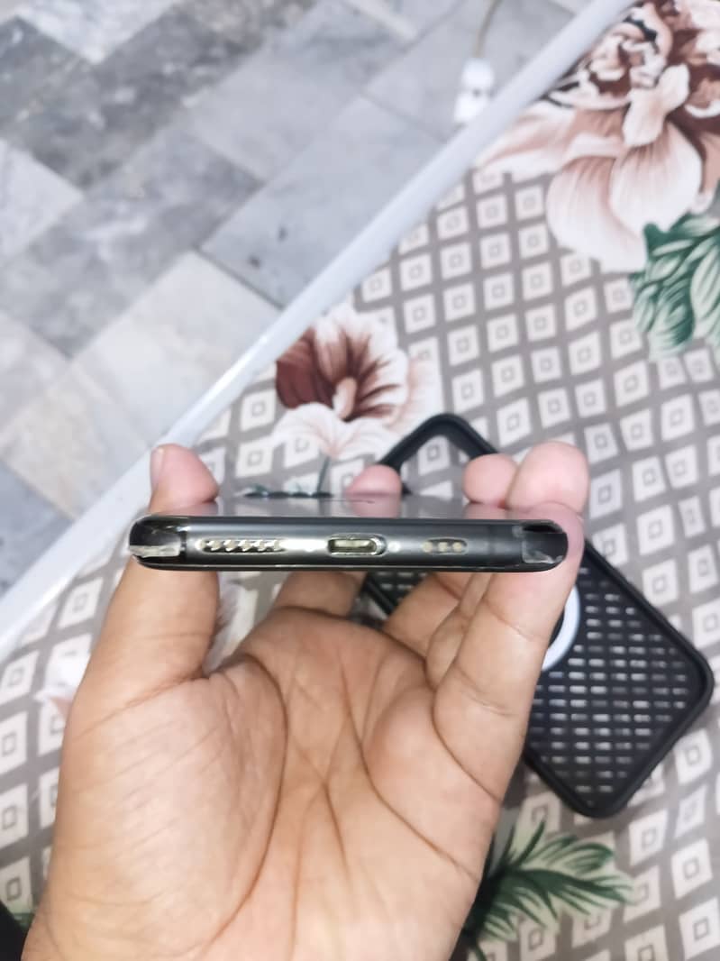iPhone 11 Pro 6