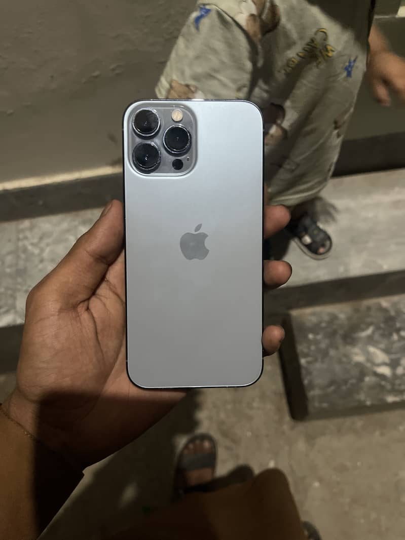 Apple iPhone 13 Pro Max 2