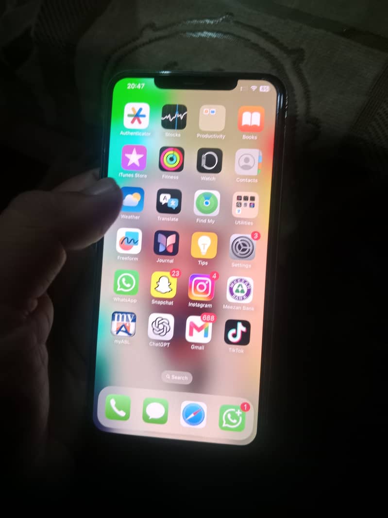 Apple iPhone XS Max 1