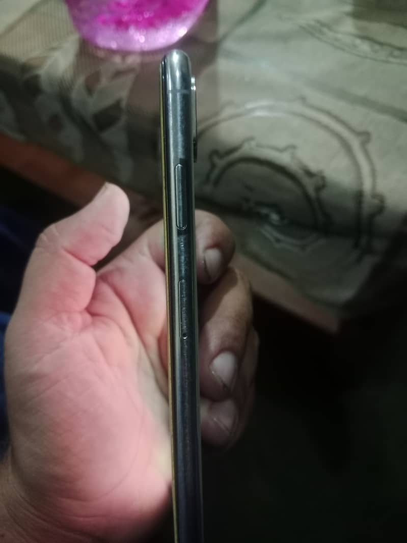 Apple iPhone XS Max 3