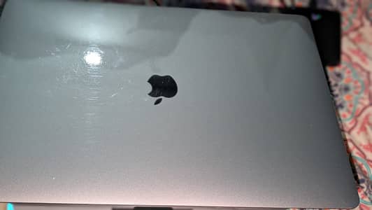 Macbook pro 2019 32/1tb 8gb graphics cards