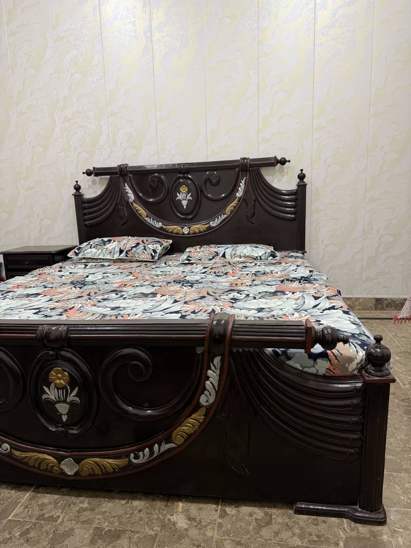 Bed, side table, mattress. 4