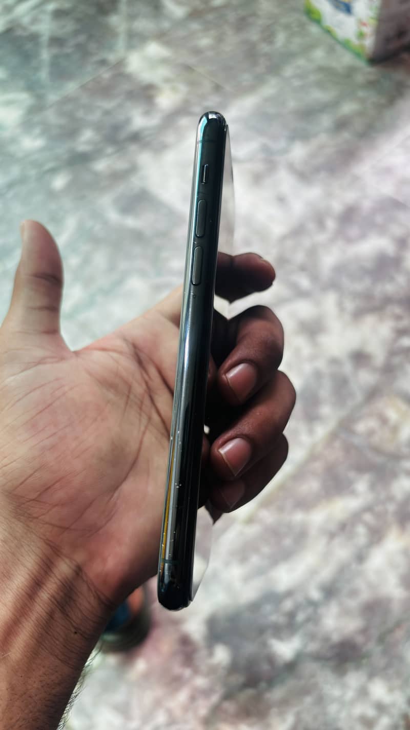 Apple iPhone 11 Pro 3