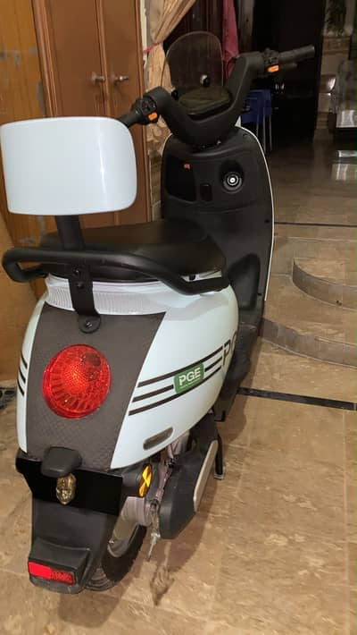 Only 1700 km chali hoi hai brand new scooty tyres body all parts100%