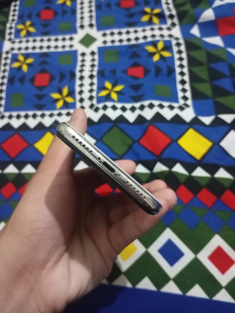 Apple iPhone X 5