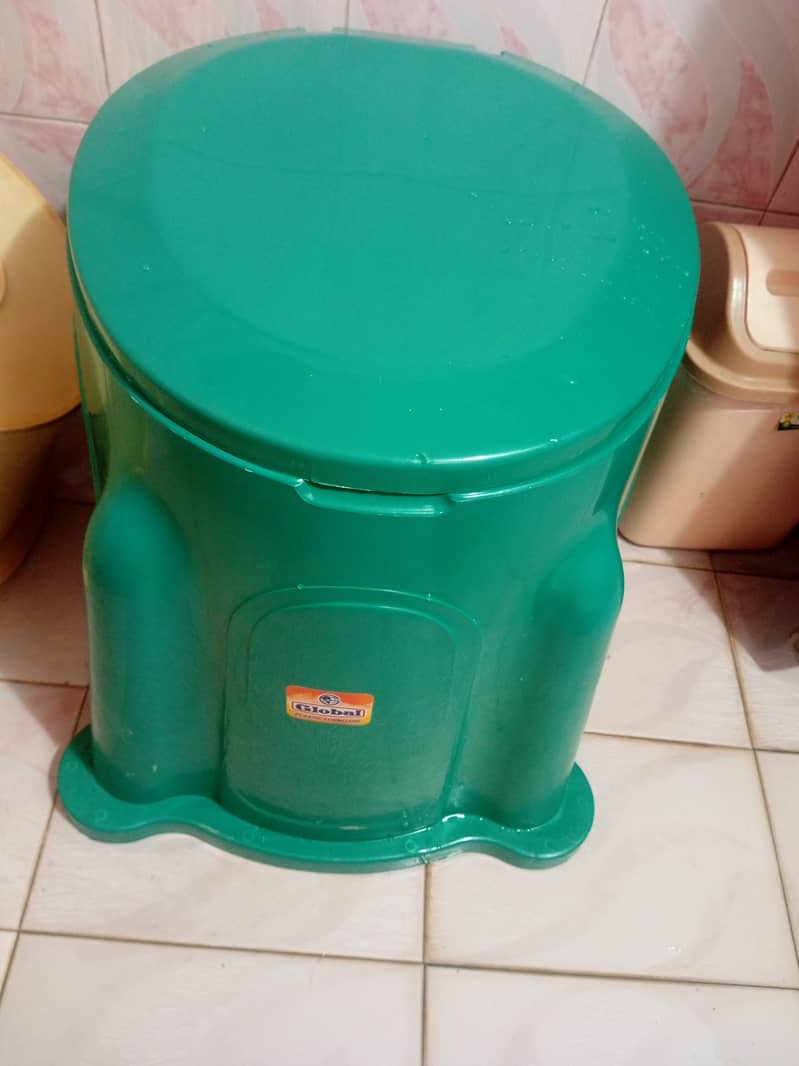Commode chair 0