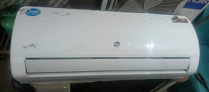 1 Ton DC Inverter for sale in good condition
