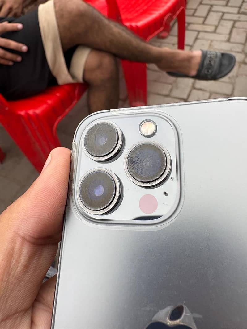 Apple iPhone 13 Pro 1