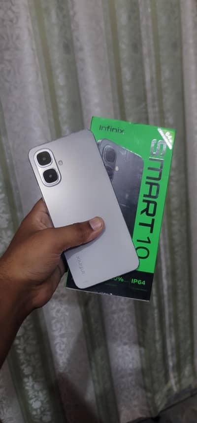 infinix smart 10 4gb 64gb saaf condition sath only box hi ha