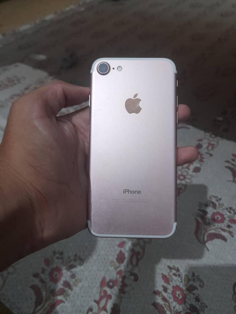 Apple iPhone 7 0