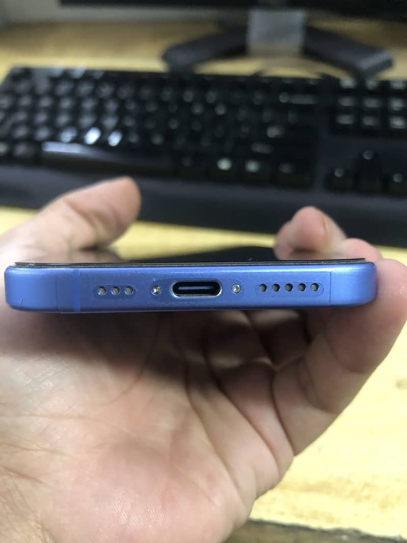 Apple iPhone 16 2