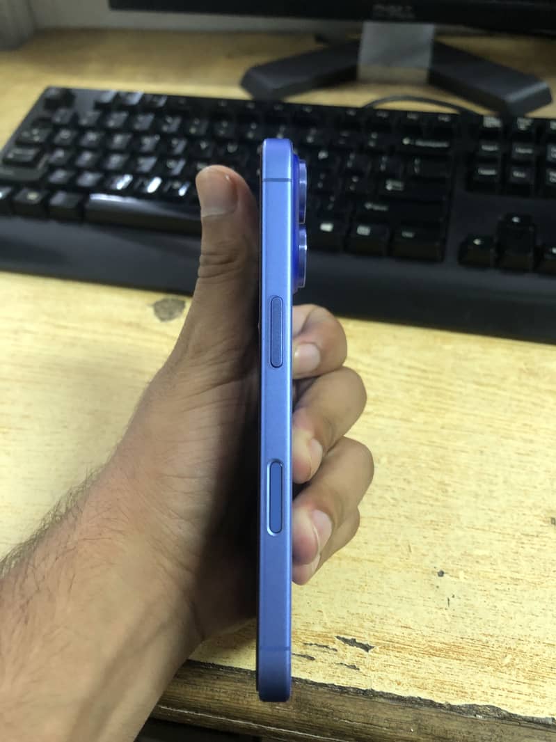 Apple iPhone 16 3