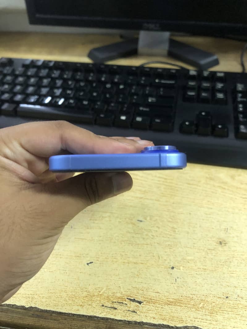 Apple iPhone 16 4