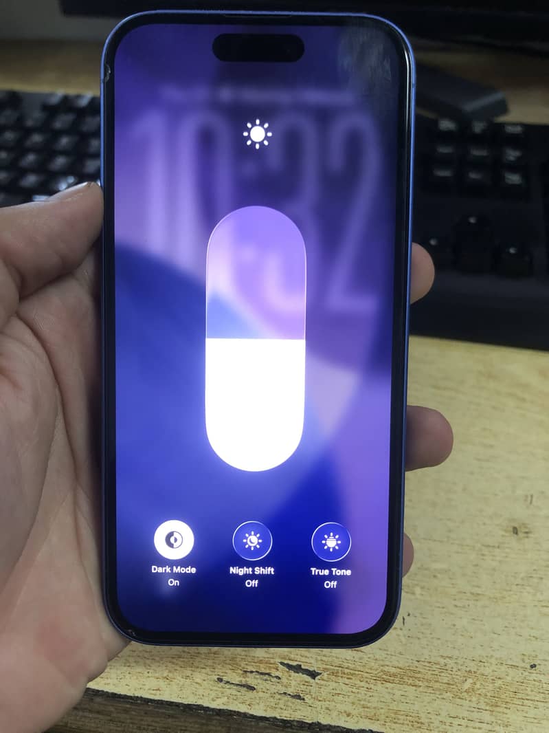Apple iPhone 16 6