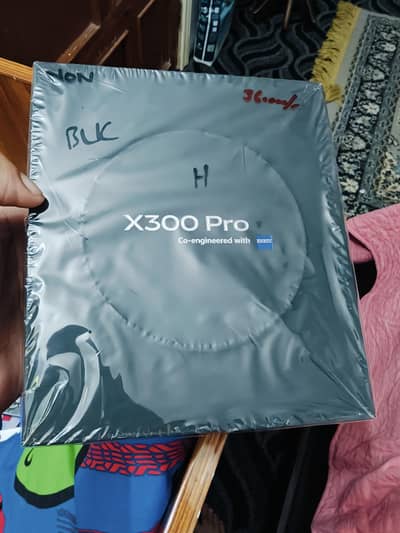 Vivo X300 Pro (10 months official warranty)