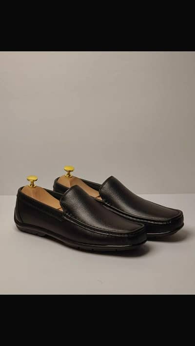 Stock Clearance: Men’s Black Textured Leather Loafers