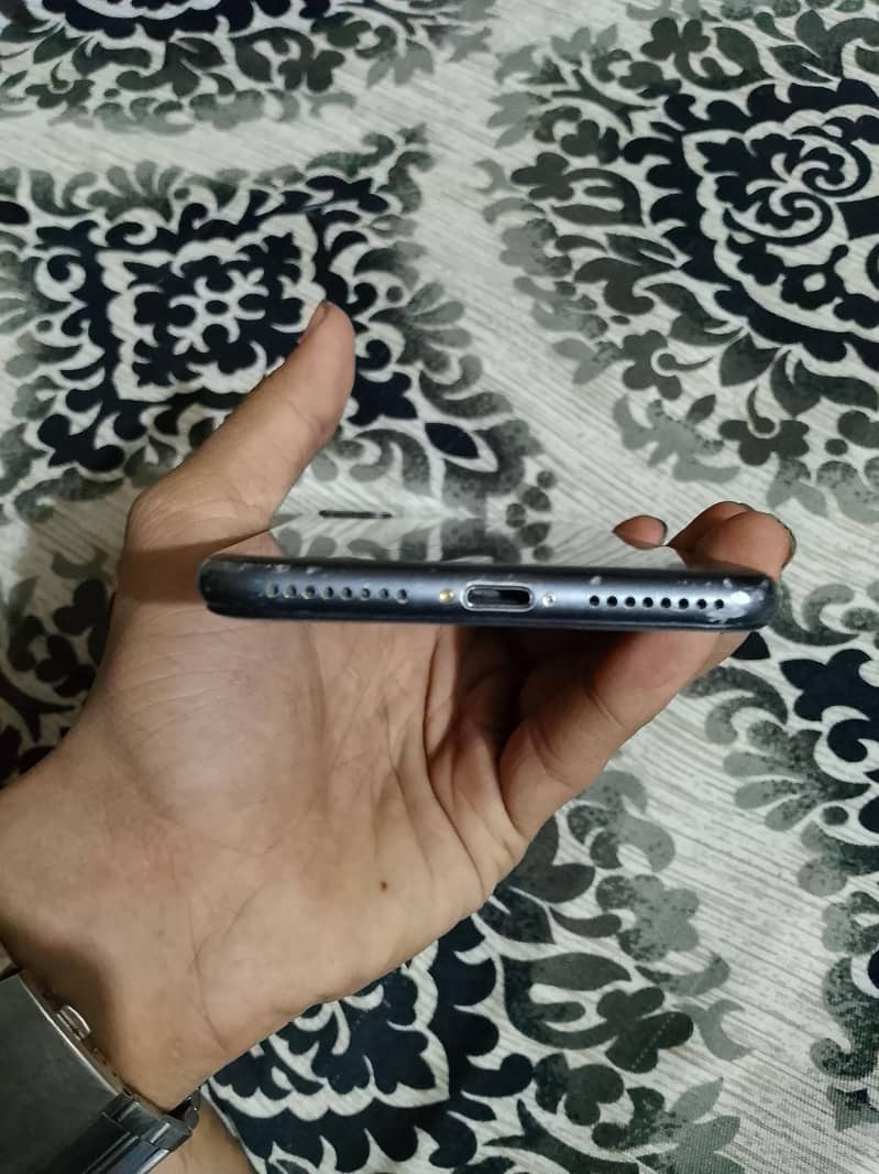 Apple iPhone 8 Plus 3