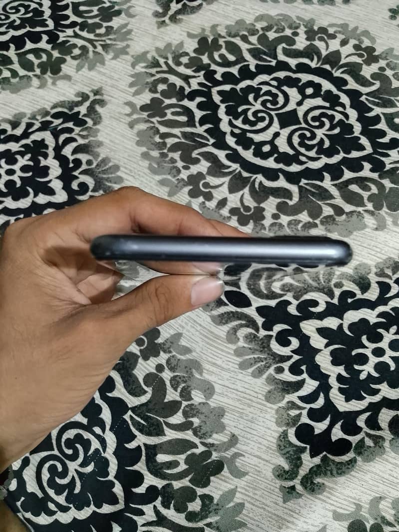 Apple iPhone 8 Plus 4