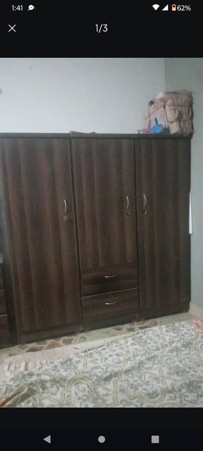sub kuch set hn or wood bhut achi mazbot h