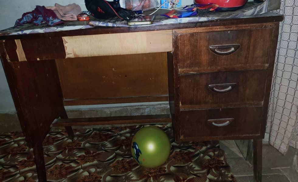 computer  table 4