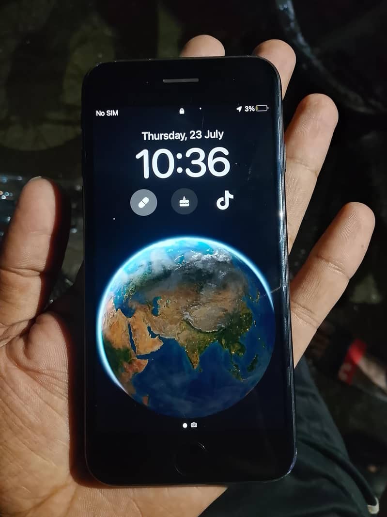Apple iPhone 8 1