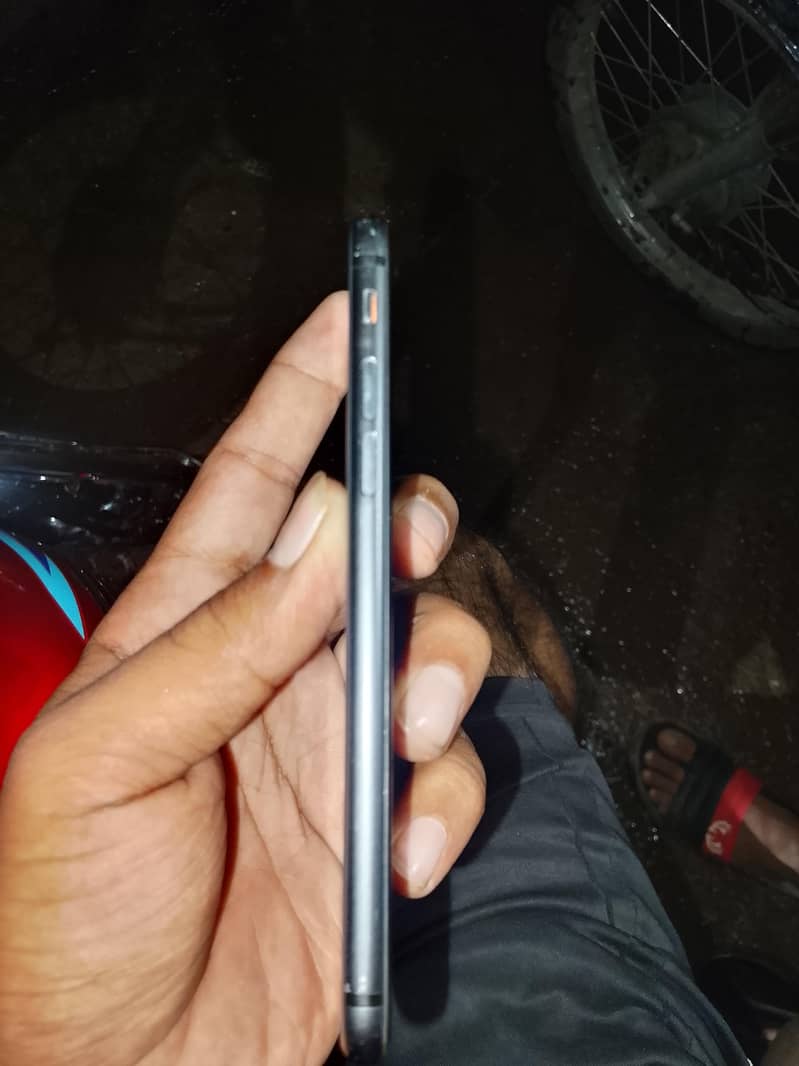 Apple iPhone 8 3